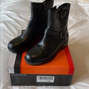 Vionic- prize malia -size 7- black boots
